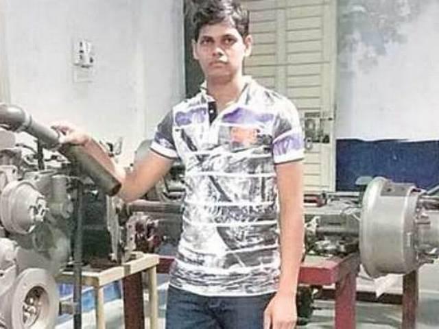 चाय वाले के बेटे ने जीता 'स्किल' का खिताब, PM से मुलाकात की इच्छा Son of a tea-seller wins national skill contest, wants to meet Narendra Modi