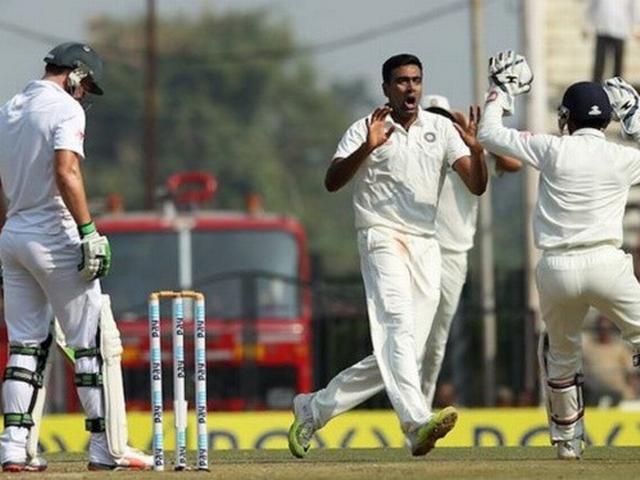 जब अश्विन की फिरकी पर नाचे डिविलियर्स Ravi Ashwin makes AB de Villiers dance to his tune