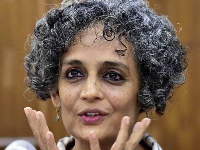 ब्राह्मणवाद को बढ़ावा दे रही मोदी सरकार: अरूंधति रॉय modi government is promoting brahmanism says arundhati roy