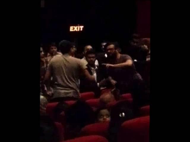 राष्ट्रगान के सम्मान में खड़े नहीं होने पर परिवार को थियेटर से निकाला बाहर PVR Cinema