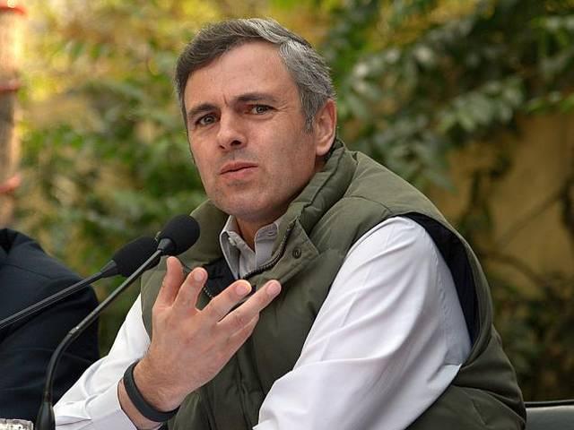 पिता फारूक अब्दुल्ला के बचाव में आए उमर अब्दुल्ला omar abdullah backs his father on indo pak dialogue