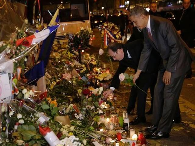 ओबामा और ओलांद ने पेरिस हमला पीड़ितों को दी श्रद्धांजलि Hollande,Obama pay respects at Bataclan memorial
