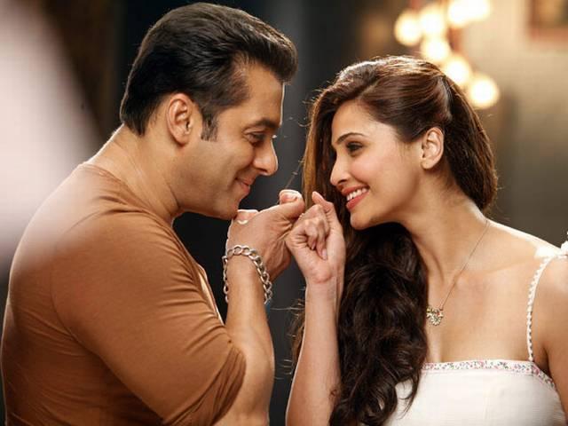 सलमान खान के साथ ये रोमांटिक रोल करना चाहती हैं डेजी शाह Daisy shah wants to do this romantic role opposite salman khan