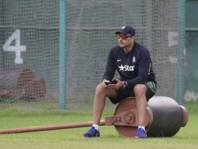 आलोचकों को शास्त्री का जवाब- शिकायतें करना बंद करो ravi shahstri on pitch controversy