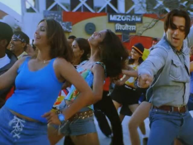 OMG! जब 12 साल पहले सलमान के साथ बैकग्राउंड डांसर के रूप में नाची थीं डेज़ी शाह Daisy Shah As A Background Dancer In Salman Khan’s Lagan Lagi Song