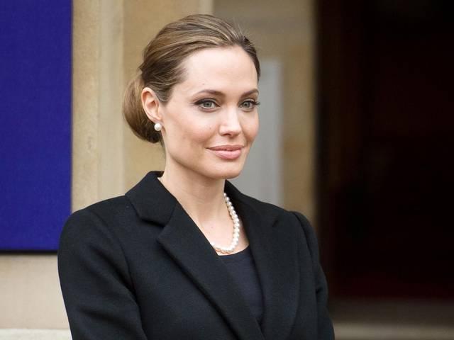 मेरे बच्चे मुझे अजीब मानते हैं, मजाक उड़ाते हैं: एंजेलिना जोली My children think I’m weird: Angelina Jolie