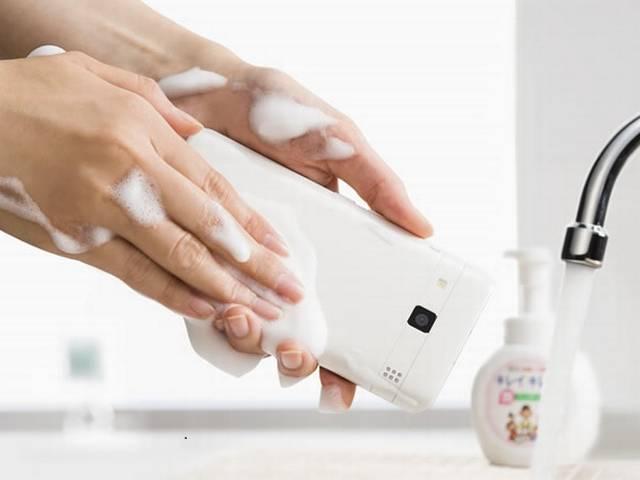 लॉन्च हुआ दुनिया का पहला स्मार्टफोन जिसे साबुन से धो सकेंगे आप First Phone You Can Wash With Soap