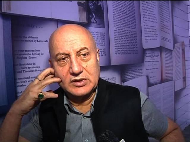 EXCLUSIVE: कैमरे के सामने आमिर खान पर पहली बार बोले अनुपम खेर Anupam Kher on Aamir Khan and Kiran rao