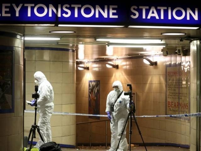 लंदन मेट्रो स्टेशन पर चाकूबाजी की घटना को पुलिस ने आतंकी घटना माना Police probe knife attacks in London metro as terror act