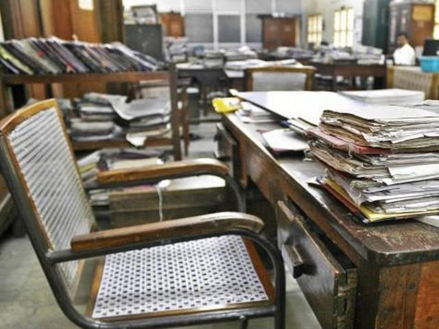 सरकारी खर्चे पर रॉक क्लाइंबिंग और स्कीइंग का मजा लेगें 50 लाख केंद्रीय कर्मचारी Babus can go skiing, rock climbing at Centre’s expense