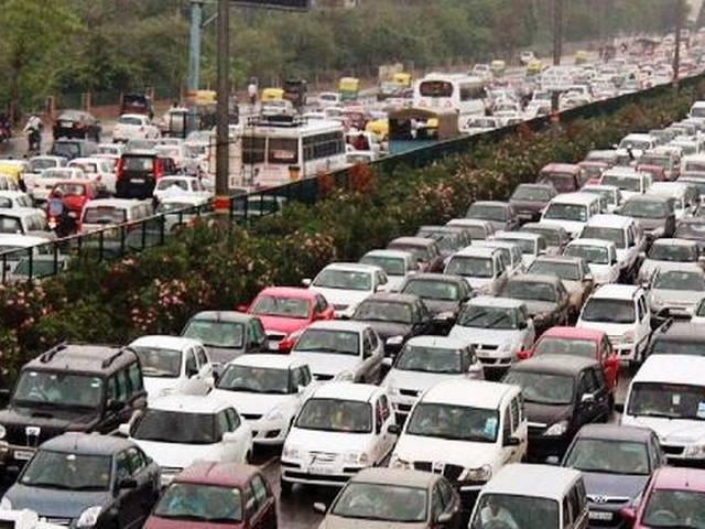 'ऑड-ईवन' से बचने का रास्ता 'कार पुलिंग', मंत्री भी करेंगे प्रयोग Encouraging car-pools was also an idea : Jain