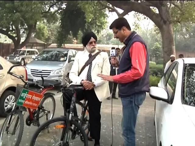 प्रदूषण के खिलाफ साइकिल पर संसद पहुंचे कांग्रेस सांसद केटीएस तुलसी MP Tulsi on Cycle ride