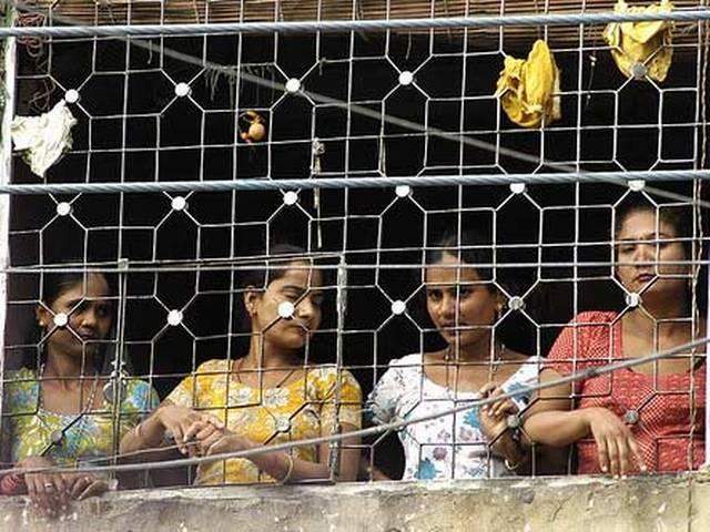 सलाम: महाराष्ट्र में सेक्स वर्कर्स ने चेन्नई बाढ़ पीड़ितों की मदद के लिए दिए 1 लाख रुपए Maharashtra’s sex workers donated 1 lakh rupees towards Chennai relief fund