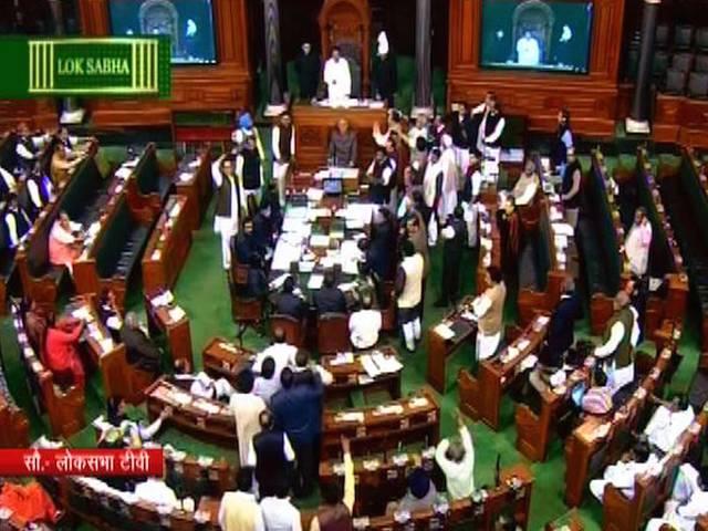 नेशनल हेरल्ड: संसद से सड़क तक हंगामा, राहुल का बदले की राजनीति का आरोप National Herald: uproar in both houses and firm stand of Sonia Gandhi