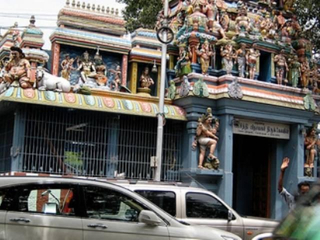 बाढ़ से उबरे मंदिर को इन मुसलमानों ने बनाया पूजा के लायक Chennai: Group of Muslims cleans flood-hit temples because Hindus were unable to worship