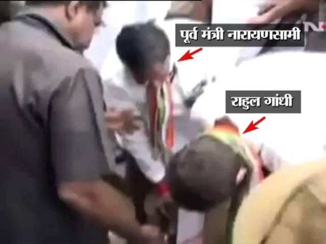 मनमोहन सरकार में मंत्री रहे नारायण सामी ने पहनाईं राहुल गांधी को चप्पलें Ex-Union Minister holds slippers for Rahul Gandhi in flooded Puducherry