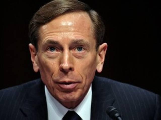 एक्स्ट्रामैरिटल अफेयर के बाद CIA चीफ का इस्तीफा एक्स्ट्रामैरिटल अफेयर के बाद CIA चीफ का इस्तीफा
