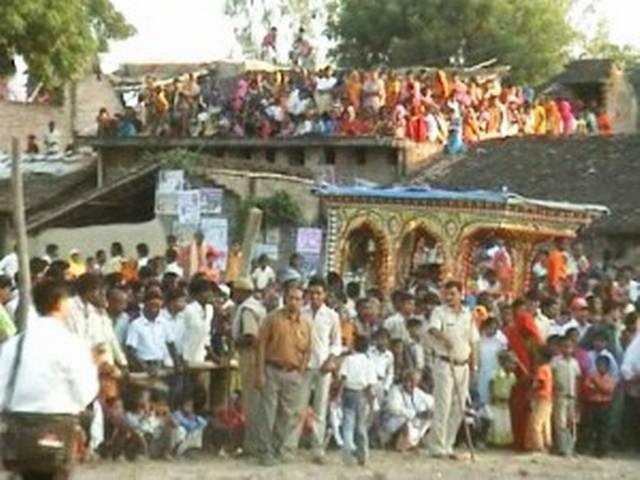 जहां हकीकत में भिडती हैं राम और रावण की सेनाएं जहां हकीकत में भिडती हैं राम और रावण की सेनाएं