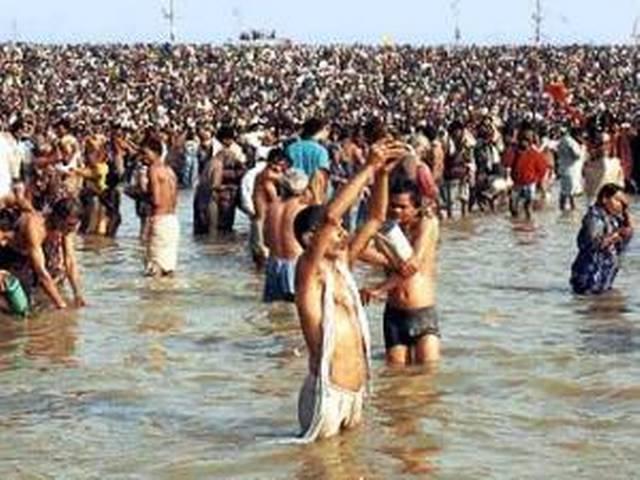 कुंभ में 12 हजार करोड़ की कमाई का अनुमान कुंभ में 12 हजार करोड़ की कमाई का अनुमान