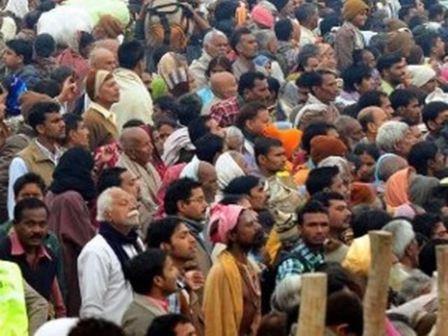 अपने आखिरी दौर में पहुंचा कुंभ मेला, भीड़ उमडी अपने आखिरी दौर में पहुंचा कुंभ मेला, भीड़ उमडी