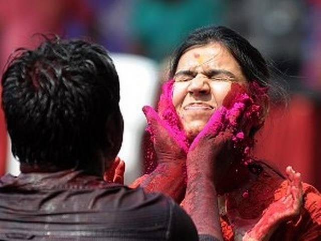 देश में धूम-धाम और हर्षोल्लास के साथ मनी होली देश में धूम-धाम और हर्षोल्लास के साथ मनी होली