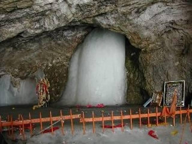 अमरनाथ मंदिर के लिए रवाना हुई ‘छड़ी मुबारक’ अमरनाथ मंदिर के लिए रवाना हुई ‘छड़ी मुबारक’