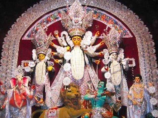 पूजा के दौरान कोलकाता की हवाई निगरानी पूजा के दौरान कोलकाता की हवाई निगरानी