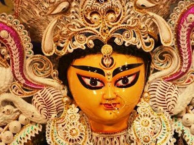 जहां कहारों की 'डोली' पर विदा होती हैं मां दुर्गा जहां कहारों की ‘डोली’ पर विदा होती हैं मां दुर्गा
