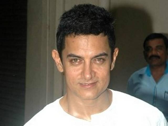 आमिर से 'बर्फी' का प्रचार कराना चाहते हैं अनुराग आमिर से ‘बर्फी’ का प्रचार कराना चाहते हैं अनुराग