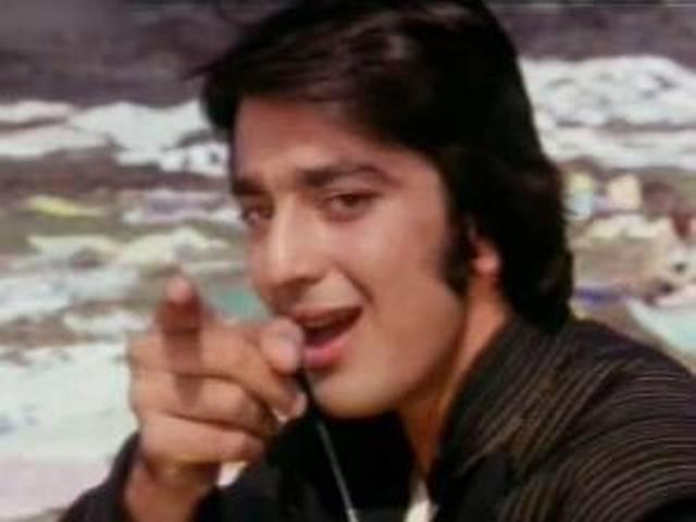 संजय दत्त: 'रॉकी' से 'जिला गाजियाबाद' तक का सफर संजय दत्त: ‘रॉकी’ से ‘जिला गाजियाबाद’ तक का सफर