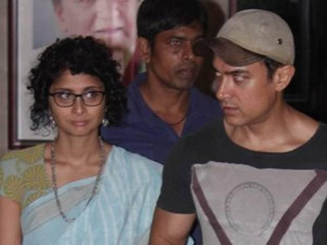पत्नी किरण संग संजय दत्त से मिले आमिर खान पत्नी किरण संग संजय दत्त से मिले आमिर खान