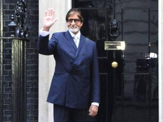 ब्रिटेन के 'शाही कक्ष' को विजिट करके अभिभूत हुए अमिताभ बच्चन ब्रिटेन के ‘शाही कक्ष’ को विजिट करके अभिभूत हुए अमिताभ बच्चन