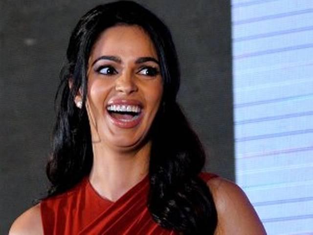 मुझे गंभीरता से नहीं लेते निर्देशक : मल्लिका मुझे गंभीरता से नहीं लेते निर्देशक : मल्लिका
