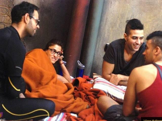 बिग बॉस: अरमान-तनीषा को मिली नसीहत, फफक कर रो पड़ीं काम्या बिग बॉस: अरमान-तनीषा को मिली नसीहत, फफक कर रो पड़ीं काम्या