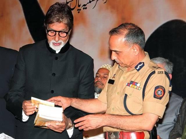 बीमार पड़े अमिताभ बच्चन. बुखार के साथ पेट में संक्रमण भी बीमार पड़े अमिताभ बच्चन. बुखार के साथ पेट में संक्रमण भी