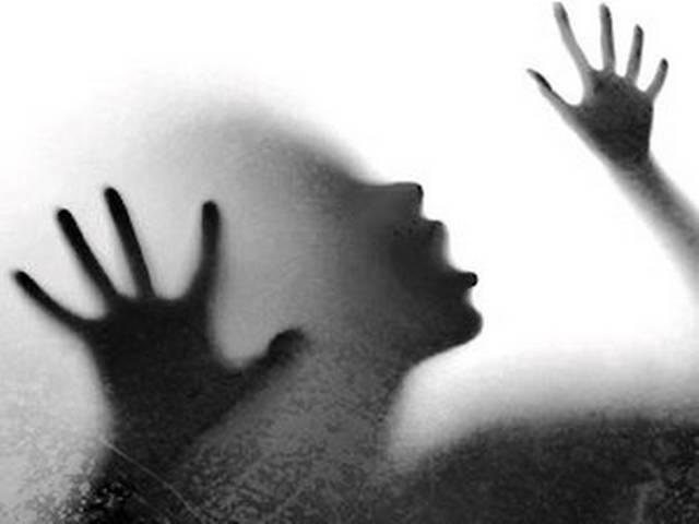 नाबालिग लड़की से रेप कर अलमारी में बंद किया नाबालिग लड़की से रेप कर अलमारी में बंद किया