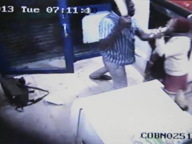हमलावर को पकड़ने के लिए बनाई गई 20 टीमें: कमिश्नर हमलावर को पकड़ने के लिए बनाई गई 20 टीमें: कमिश्नर