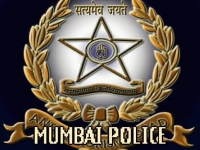 ठाणे बार छापा: लापरवाही के लिए तीन पुलिसकर्मी निलंबित ठाणे बार छापा: लापरवाही के लिए तीन पुलिसकर्मी निलंबित
