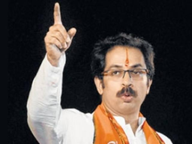 लता विरोधी बयान के लिए उद्धव ने मुंबई कांग्रेस प्रमुख को आड़े हाथ लिया लता विरोधी बयान के लिए उद्धव ने मुंबई कांग्रेस प्रमुख को आड़े हाथ लिया