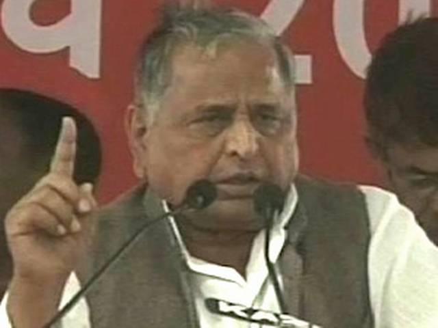 कांग्रेस के नेता कर रहे प्रधानमंत्री को कमजोर : मुलायम कांग्रेस के नेता कर रहे प्रधानमंत्री को कमजोर : मुलायम