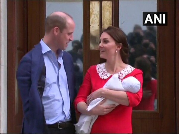 Kate Middleton, Prince William pose with new royal baby