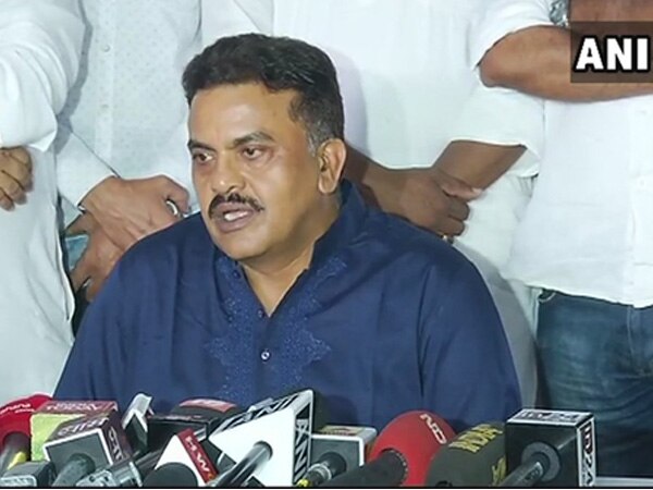 Mumbai: FIR against Sanjay Nirupam for holding hawkers' rally sans permit