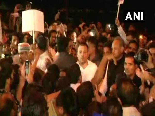 Rahul reaches India Gate to lead midnight march against atrocities on women Rahul reaches India Gate to lead midnight march against atrocities on women