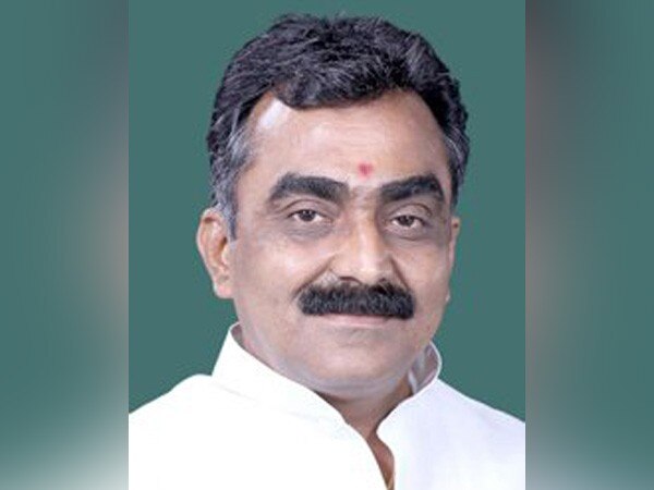 MP: Rakesh Singh sworn in as new BJP state president
