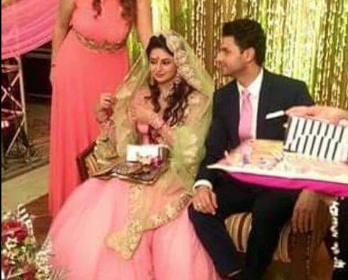 Divyanka Tripathi got engaged to her co-star Vivek Dahiya - Roka Ceremony Picture