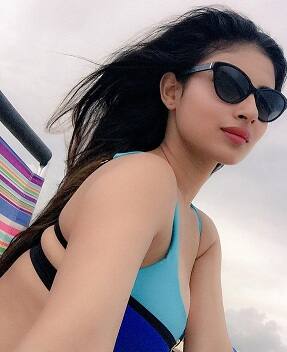 mouni roy BIKINI HOT के लिए चित्र परिणाम