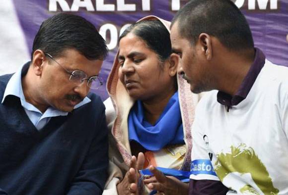 Rahul's counter to PM's 'Satyamev Jayate' tweet after Smriti speech