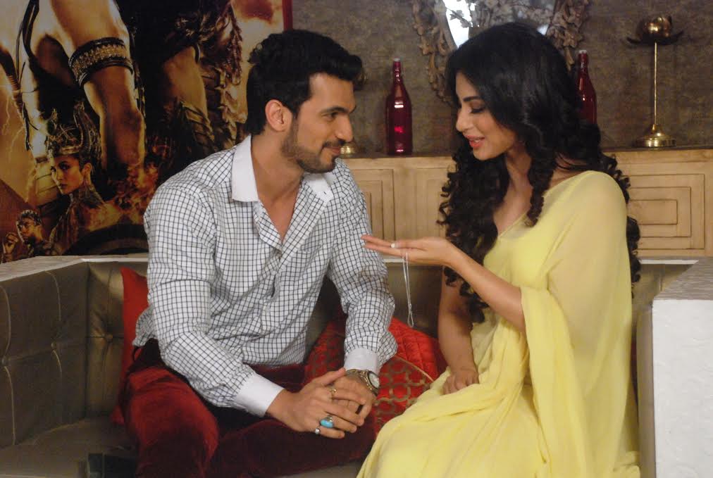 Do You Know Arjun Bijlani Aka Ritik Ted Something Special To Mouni Roy Aka ‘shivanya’