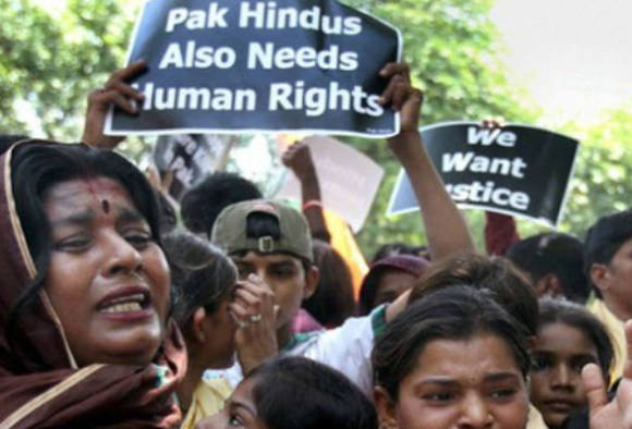 Don't target Hindus, says Pakistani daily