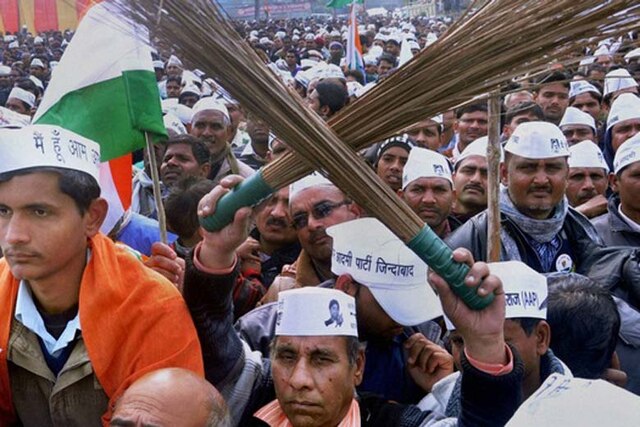 AAP accuses Cong of cheating farmers